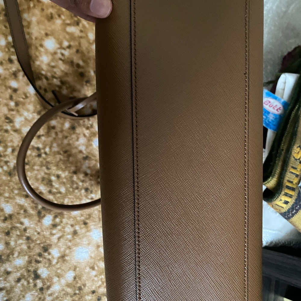 I have the duster bag,Prada shopper, tag and authentication card.